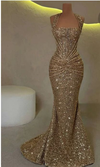 Création sur Mesure — Robe de Soirée Dorée Sequins Sirène Col Halter & Traîne