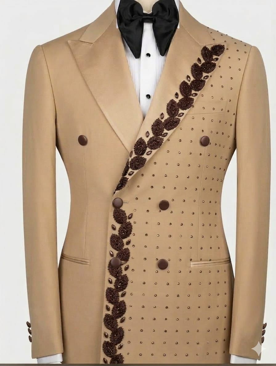Création sur Mesure — Costume Camel Croisé & Broderies Dorées