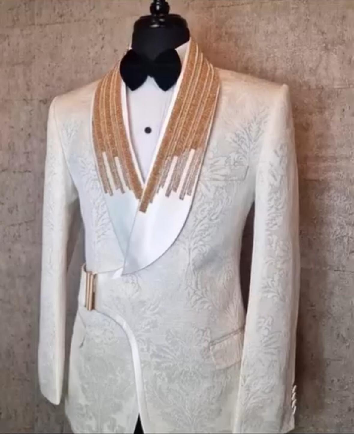 Création sur Mesure — Smoking Blanc Jacquard Floral & Col Doré à Franges