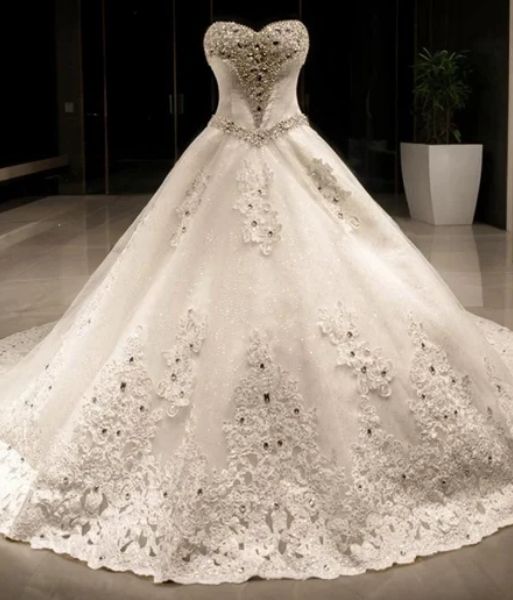 Création sur Mesure — Robe de Mariée Princesse Cristaux & Dentelle Florale Traîne Royale