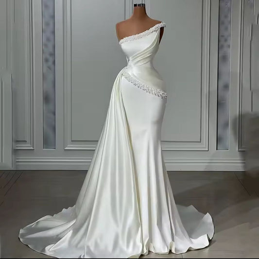 Création sur Mesure — Robe de Mariée Satin Ivoire Une Épaule & Traîne Cathédrale